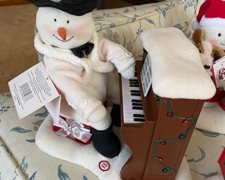Hallmark piano player Snowman battery op