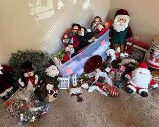 Christmas Decor Santa Figurines Wreaths Carolers Collection Home Beautiful Crystal Plate