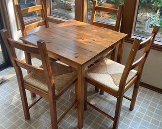 Dining Table With 4 Woven Rush Chairs