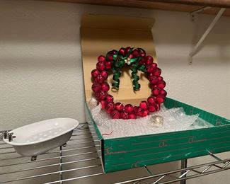 Department 56 Bell Wreath And Clawfoot Tub Soap Dish