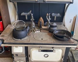 05 Monarch Brand Vintage Stove