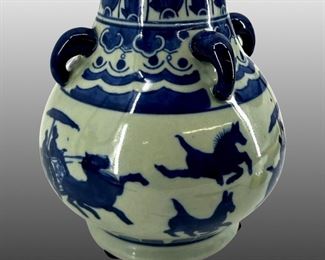 Ming Dynasty Blue & White Chinese Porcelain Jar
