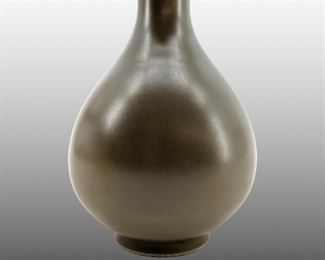 Qing Dynasty Tea Dust Ceramic Vase
