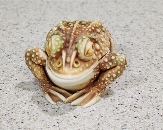 Pre-Sale: Harmony Kingdom "Princely Thoughts" Toad Frog Trinket Box