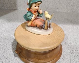 Pre-Sale: Hummel Singing Lesson on Edelweiss Music Box
