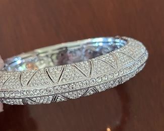 Gorgeous rhinestone bangle