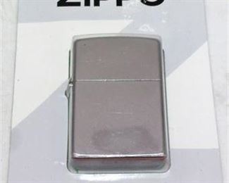 Lot 009   2 Bid(s)
New ZIPPO lighter in package