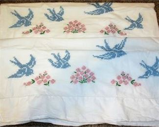 Lot 066   1 Bid(s)
Cross Stitch pillow cases