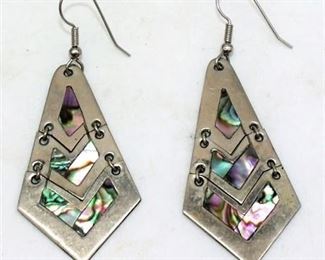 Lot 110   3 Bid(s)
Long Alpaca Abalone earrings