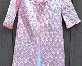 VINTAGE LADIES CLOTHING ROBE
