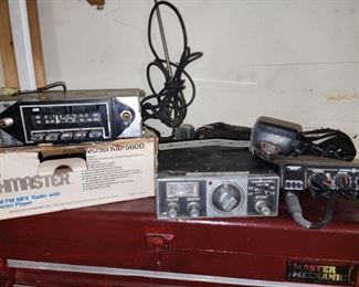 Car Vintage Radios and CB - We even have an antenna