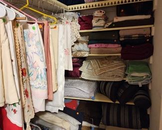 Tablecloths - Linens 