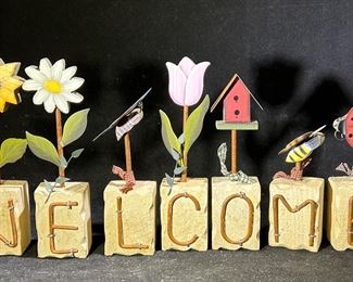 Adorable wooden welcome sign