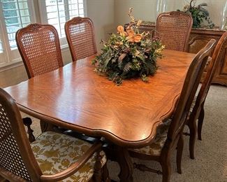 Thomasville dining table (1leaf) & 6 chairs