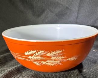 Vintage Pyrex Autumn Harvest Wheat mixing bowl