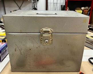 Vintage metal Skotch Porta-File box with handle. No key. 