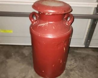 https://bit.ly/C2C06122023 Antique Dealer Estate Auction: Stoneware, Kitchen, Household, Home Decor, Antiques, Primitives, Furniture & More! Ends June 12th 7pm, everything starts at $5