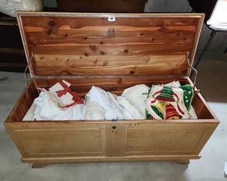 https://bit.ly/C2C06122023 Antique Dealer Estate Auction: Stoneware, Kitchen, Household, Home Decor, Antiques, Primitives, Furniture & More! Ends June 12th 7pm, everything starts at $5
