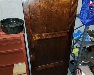 https://bit.ly/C2C06122023 Antique Dealer Estate Auction: Stoneware, Kitchen, Household, Home Decor, Antiques, Primitives, Furniture & More! Ends June 12th 7pm, everything starts at $5