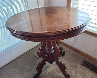 https://bit.ly/C2C06122023 Antique Dealer Estate Auction: Stoneware, Kitchen, Household, Home Decor, Antiques, Primitives, Furniture & More! Ends June 12th 7pm, everything starts at $5