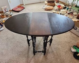 https://bit.ly/C2C06122023 Antique Dealer Estate Auction: Stoneware, Kitchen, Household, Home Decor, Antiques, Primitives, Furniture & More! Ends June 12th 7pm, everything starts at $5