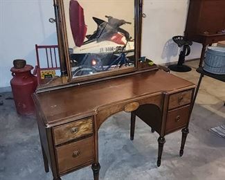 https://bit.ly/C2C06122023 Antique Dealer Estate Auction: Stoneware, Kitchen, Household, Home Decor, Antiques, Primitives, Furniture & More! Ends June 12th 7pm, everything starts at $5