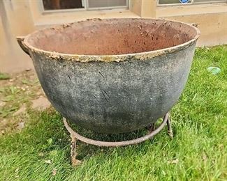 https://bit.ly/C2C06122023 Antique Dealer Estate Auction: Stoneware, Kitchen, Household, Home Decor, Antiques, Primitives, Furniture & More! Ends June 12th 7pm, everything starts at $5