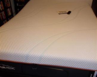 Full Serta remote control adjustable comfort bed  LIKE NEW