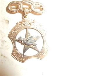 10K Oddfellows pin