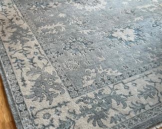 Beautiful 10 x 13.5 area rug