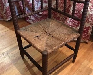 Corner bobbin chair
