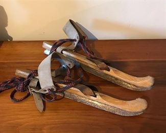 Ice skates set of 2