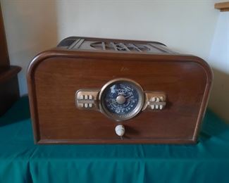 Vintage table top radio in working condition