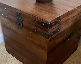 Square shape storage side table