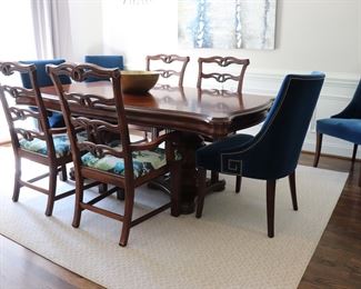 Dining Room Table with 2 Large Leaves 