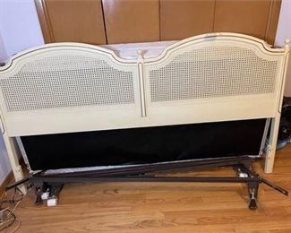 Lot 97   0 Bid(s)
Bed Frame w/ Box Springs