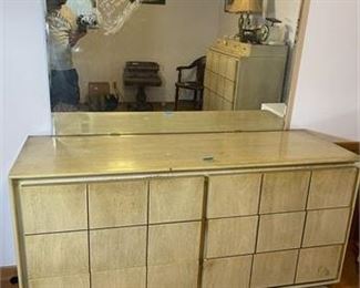 Lot 114   0 Bid(s)
MCM American of Martinsville Dresser w/ Mirror
