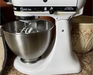 Lot 161   7 Bid(s)
KitchenAid Classic Plus Mixer