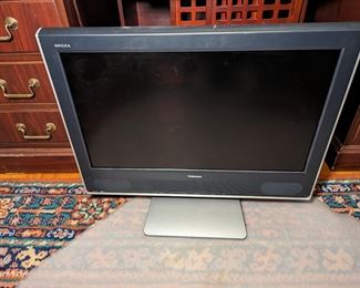 Toshiba Flat Screen w/ Built in DVD Player