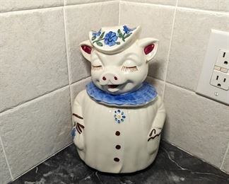 Vintage Shawnee Winnie Pig Cookie Jar