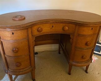 Oak kidney desk