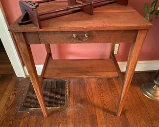 Oak one drawer table