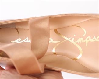 Jessica Simpson- with box