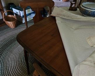 Cherry finish dining table 6 chairs plus 2 leaves excellent