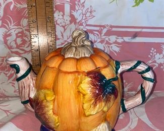 Jay Import Company Pumpkin Teapot $4.00