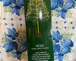 Gold 4.5 Feet Tree $8.00