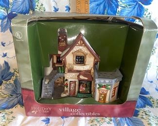 Holiday Time Village Collectibles $9.00