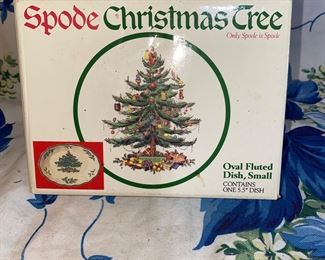 Spode Christmas Tree Oval Fluted 5.5 inch Dish $6.00