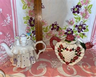 Heart Rose Teapot and Teapot with Table Top $10.00