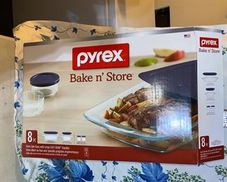 Pyrex Bake N Store $8.00 NEW
